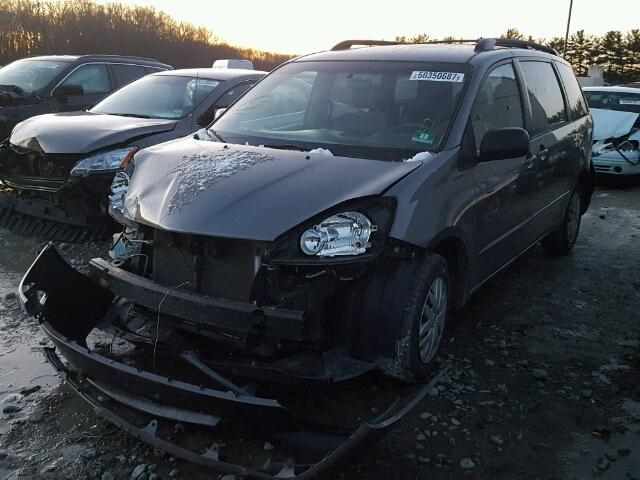 5TDZA23C94S212677 - 2004 TOYOTA SIENNA CE GRAY photo 2