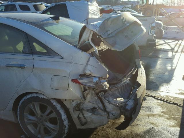 5NPEC4AC3DH580219 - 2013 HYUNDAI SONATA SE WHITE photo 9