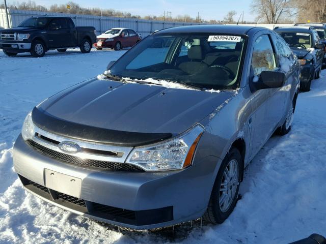 1FAHP33N48W127601 - 2008 FORD FOCUS SE SILVER photo 2