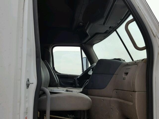 1FUJGLDRXCSBF9005 - 2012 FREIGHTLINER CASCADIA 1 WHITE photo 5