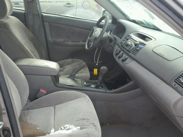 4T1BE32K02U595384 - 2002 TOYOTA CAMRY LE 灰色 照片 5