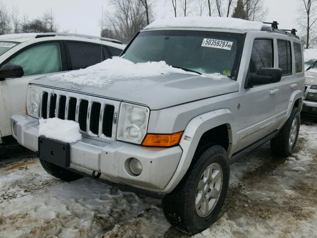 1J8HG58266C301258 - 2006 JEEP COMMANDER SILVER photo 2