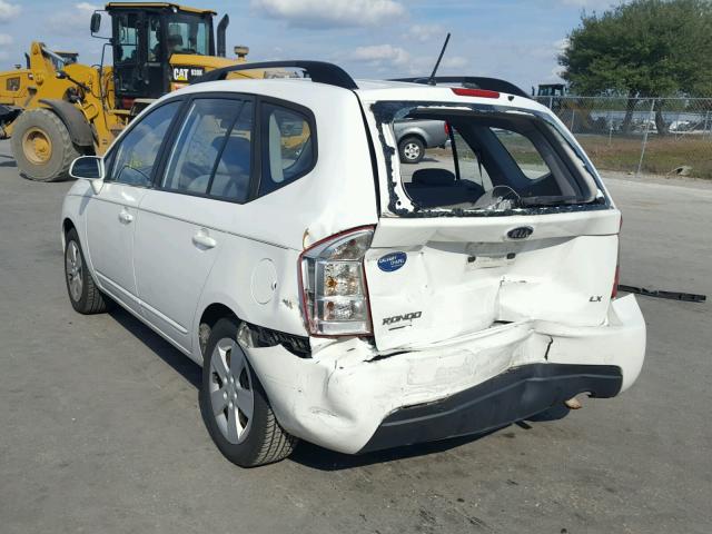 KNAFG528197264271 - 2009 KIA RONDO BASE WHITE photo 3