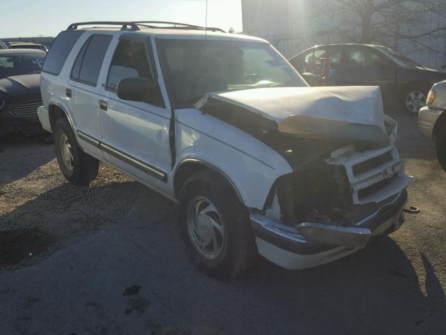 1GNDT13W61K213305 - 2001 CHEVROLET BLAZER WHITE photo 1