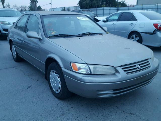 JT2BG28KXW0194110 - 1998 TOYOTA CAMRY LE თაფლისფერი ფოტო 1