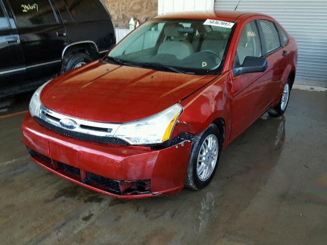 1FAHP35N09W241755 - 2009 FORD FOCUS SE RED photo 2