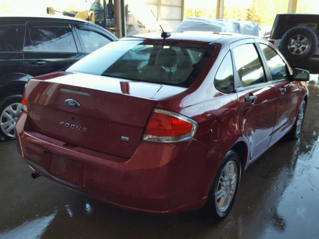 1FAHP35N09W241755 - 2009 FORD FOCUS SE RED photo 4