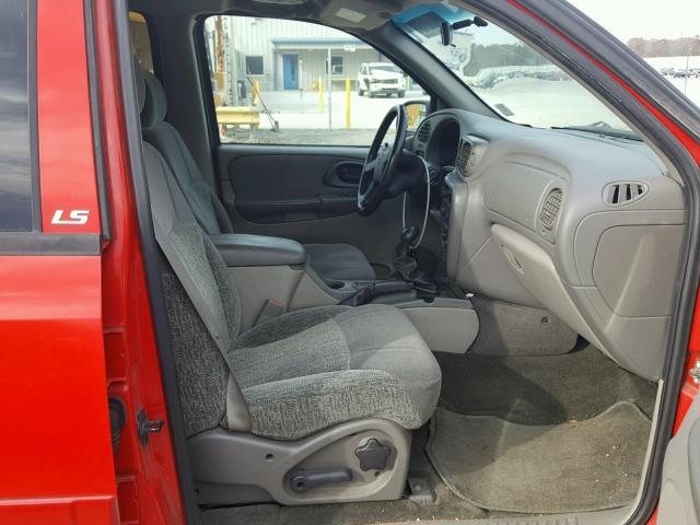 1GNDS13S822471942 - 2002 CHEVROLET TRAILBLAZE RED photo 5