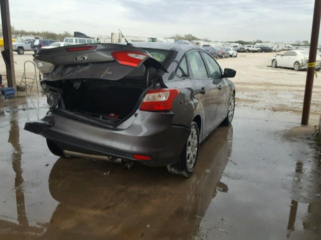 1FAHP3F24CL201546 - 2012 FORD FOCUS SE GRAY photo 4