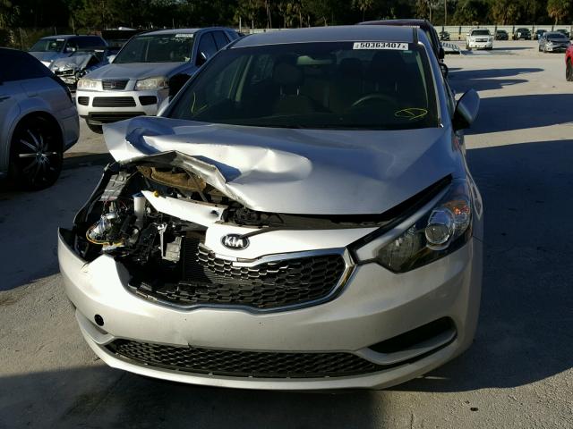 KNAFK4A65G5495871 - 2016 KIA FORTE LX SILVER photo 9