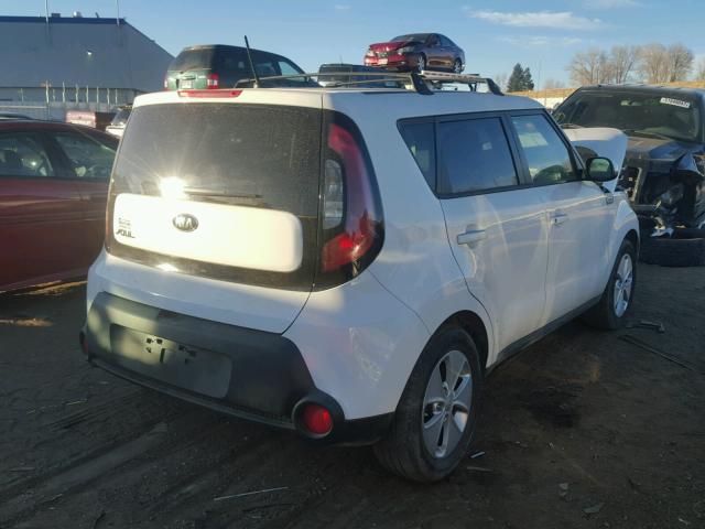 KNDJN2A26G7378682 - 2016 KIA SOUL WHITE photo 4