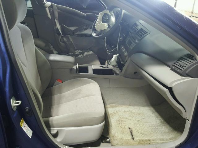 4T1BF3EK6AU525198 - 2010 TOYOTA CAMRY BASE BLUE photo 5