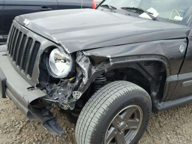 1J4GL38K05W558250 - 2005 JEEP LIBERTY RE BROWN photo 9