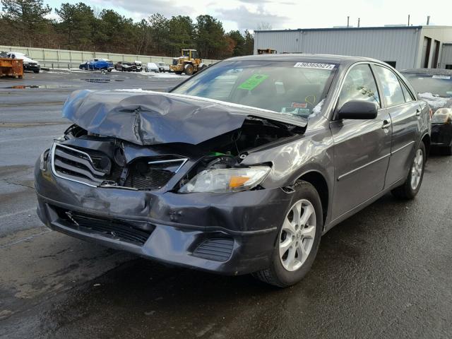 4T1BK3EK7BU616364 - 2011 TOYOTA CAMRY SE GRAY photo 2