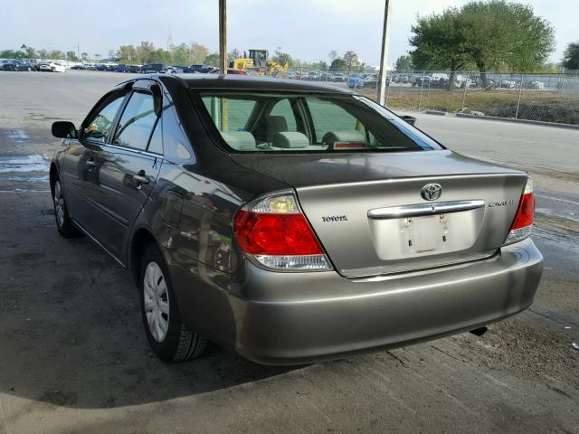 4T1BE32K15U595284 - 2005 TOYOTA CAMRY LE GRAY photo 3