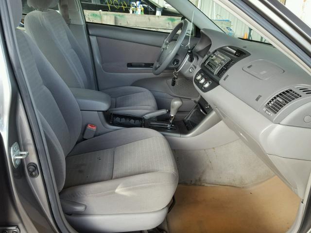 4T1BE32K15U595284 - 2005 TOYOTA CAMRY LE GRAY photo 5