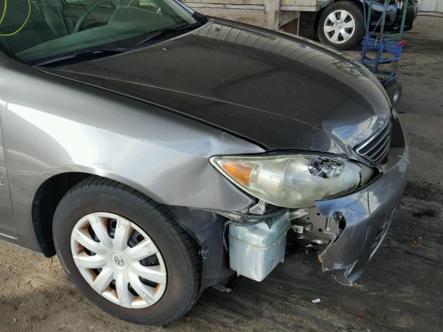 4T1BE32K15U595284 - 2005 TOYOTA CAMRY LE GRAY photo 9