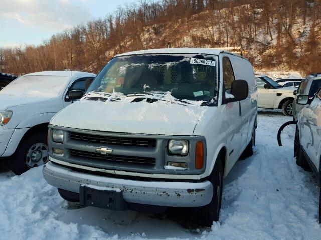 1GCHG35F2Y1152896 - 2000 CHEVROLET EXPRESS G3 WHITE photo 2