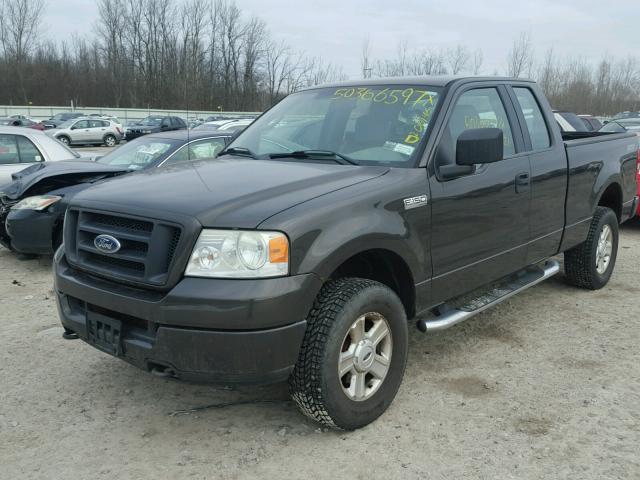 1FTRX14W05FB24703 - 2005 FORD F150 GRAY photo 2