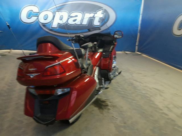 JH2SC68H7GK400012 - 2016 HONDA GL1800 RED photo 4