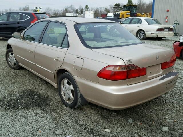 1HGCG6678YA131815 - 2000 HONDA ACCORD EX GOLD photo 3