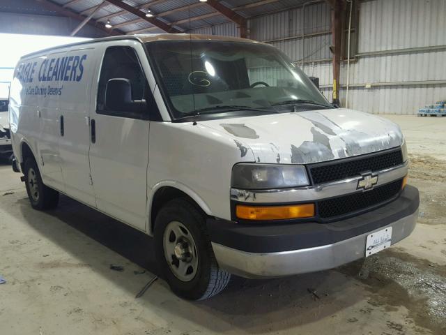 1GCFG15T741124152 - 2004 CHEVROLET EXPRESS G1 WHITE photo 1