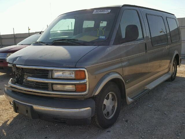 1GBFG15R2X1111922 - 1999 CHEVROLET EXPRESS G1 BROWN photo 2