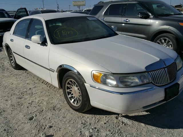 1LNHM82W81Y652516 - 2001 LINCOLN TOWN CAR S WHITE photo 1