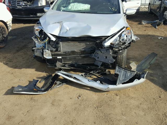 KNAFK4A60G5576146 - 2016 KIA FORTE LX SILVER photo 9