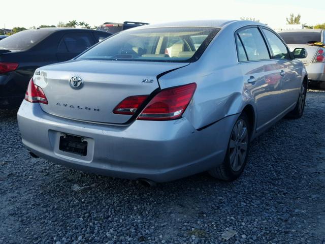 4T1BK36BX6U092003 - 2006 TOYOTA AVALON XL SILVER photo 4