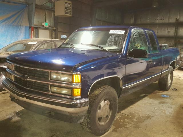 1GCEK19R2XR109850 - 1999 CHEVROLET GMT-400 K1 BLUE photo 2