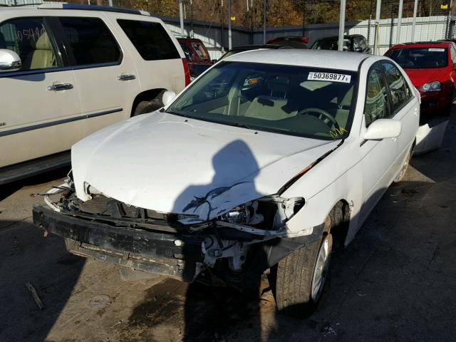 4T1BF32K04U076240 - 2004 TOYOTA CAMRY LE WHITE photo 2