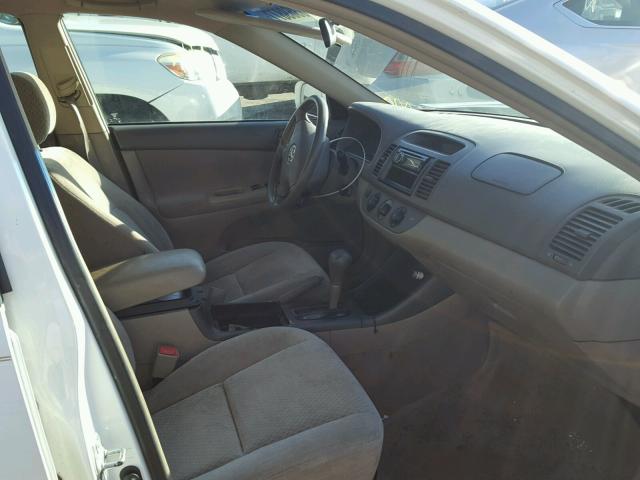 4T1BF32K04U076240 - 2004 TOYOTA CAMRY LE თეთრი ფოტო 5