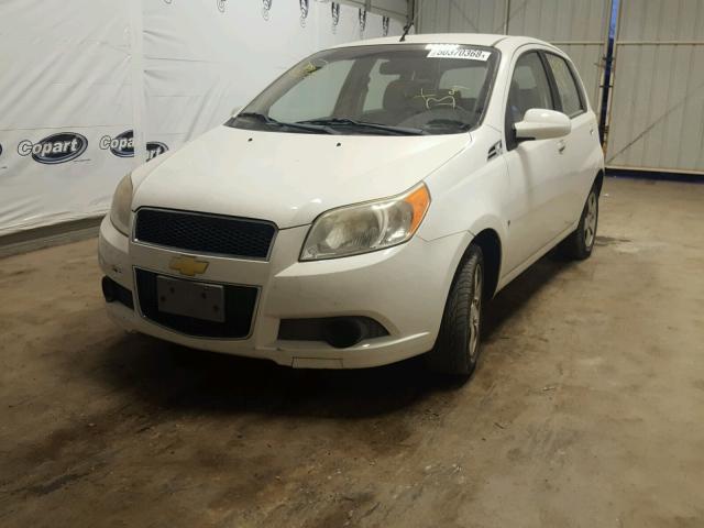 KL1TD66E69B673102 - 2009 CHEVROLET AVEO LS WHITE photo 2