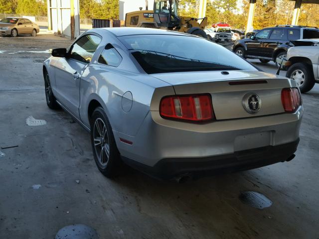 1ZVBP8AM1C5212253 - 2012 FORD MUSTANG SILVER photo 3