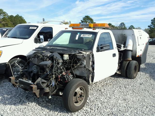 1GBJC34141E307454 - 2001 CHEVROLET SILVERADO WHITE photo 2