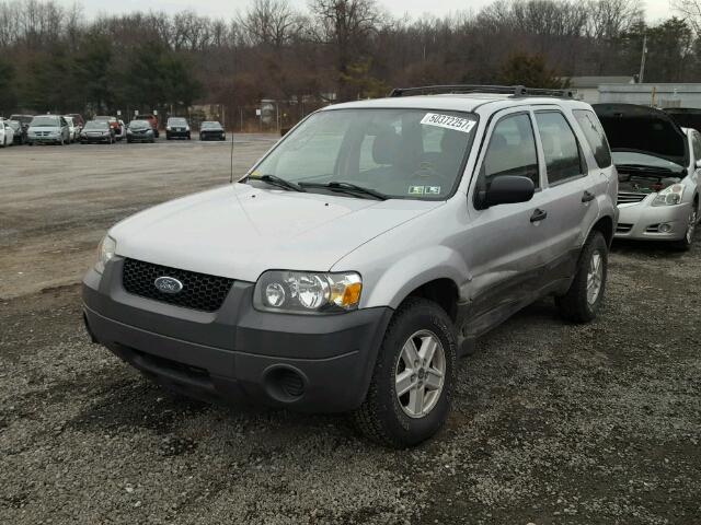 1FMYU92Z25KA90556 - 2005 FORD ESCAPE XLS SILVER photo 2