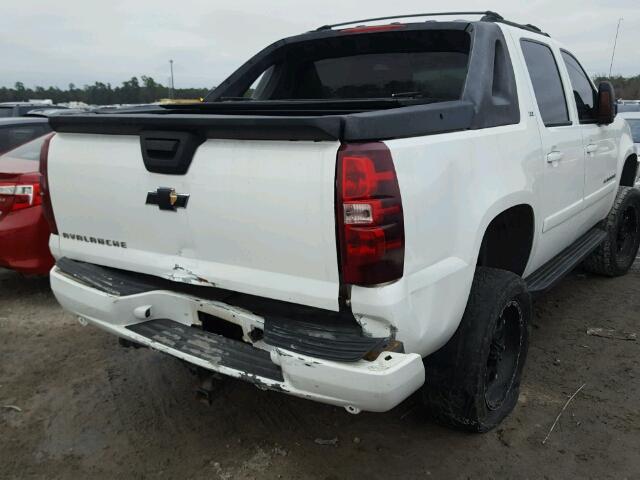 3GNFK12317G123059 - 2007 CHEVROLET AVALANCHE WHITE photo 4