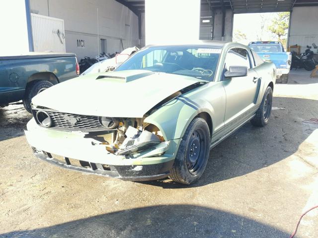 1ZVFT80N275250586 - 2007 FORD MUSTANG GREEN photo 2