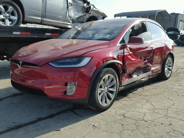 5YJXCBE21HF047711 - 2017 TESLA MODEL X RED photo 2