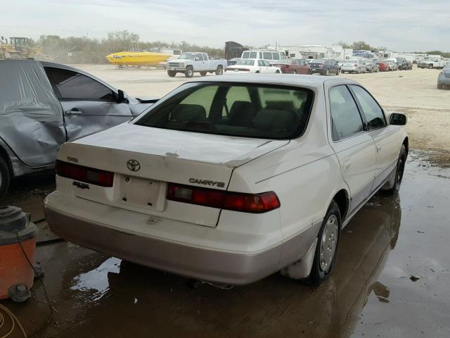 JT2BG22K1W0183568 - 1998 TOYOTA CAMRY CE WHITE photo 4