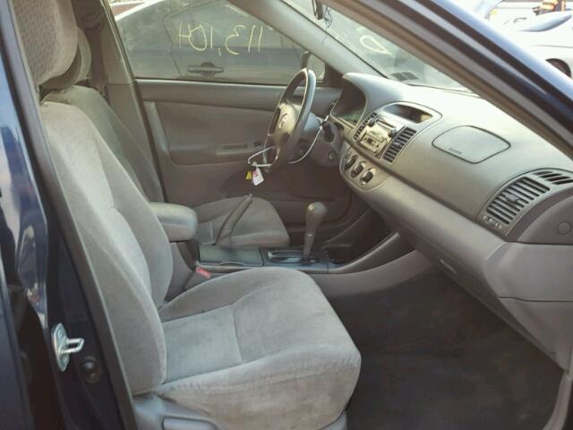 JTDBE32KX20046027 - 2002 TOYOTA CAMRY LE ლურჯი ფოტო 5
