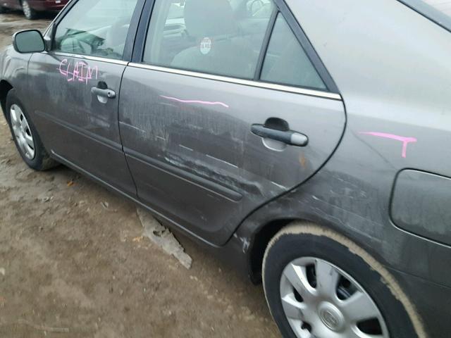 4T1BE32K62U597754 - 2002 TOYOTA CAMRY LE ნაცრისფერი ფოტო 9