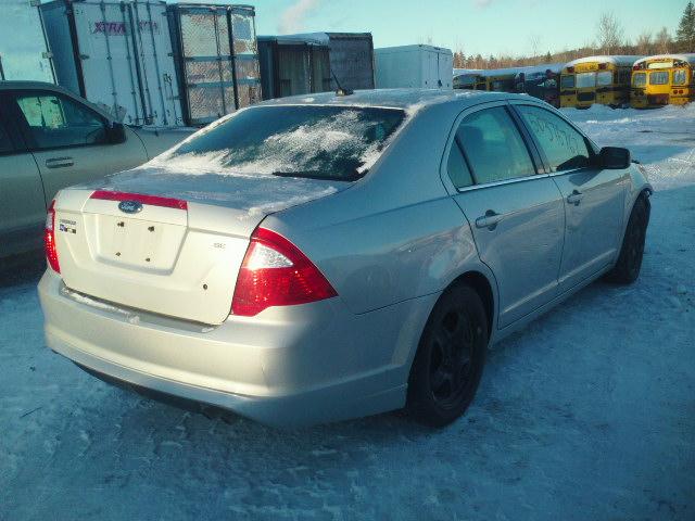 3FAHP0HA5AR297432 - 2010 FORD FUSION SE SILVER photo 4