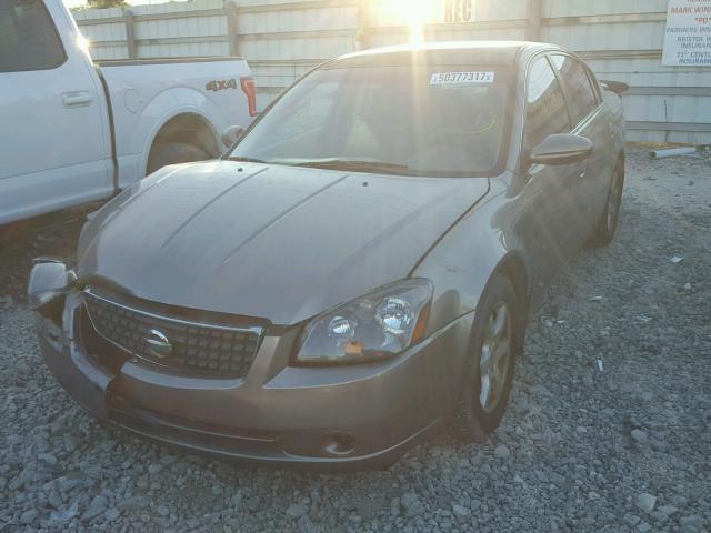 1N4AL11D65C334550 - 2005 NISSAN ALTIMA S GRAY photo 2