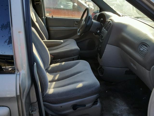 1C4GJ45382B620365 - 2002 CHRYSLER VOYAGER LX TAN photo 5