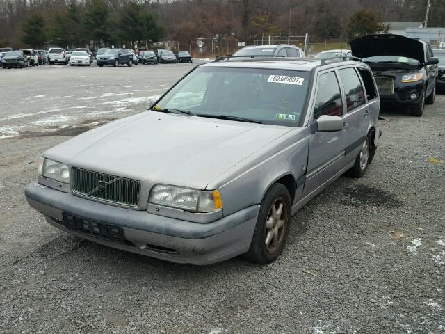 YV1LW5555T2224459 - 1996 VOLVO 850 BASE SILVER photo 2