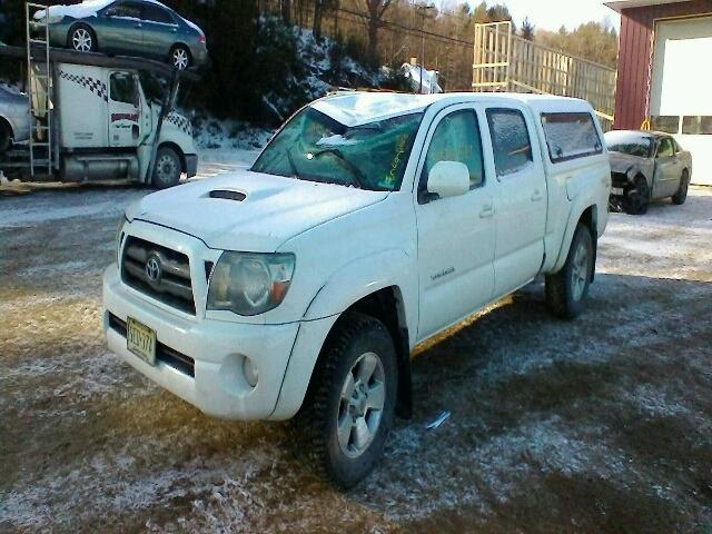 3TMMU4FNXAM022778 - 2010 TOYOTA TACOMA DOU WHITE photo 2