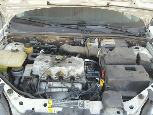 1FAFP33P5YW265267 - 2000 FORD FOCUS LX WHITE photo 7