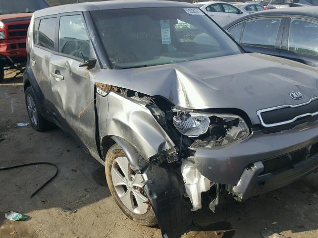 KNDJN2A25F7153622 - 2015 KIA SOUL GRAY photo 9